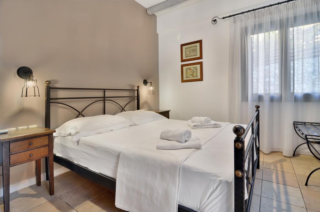 Niriides Luxury Apartments Сивота Номер фото