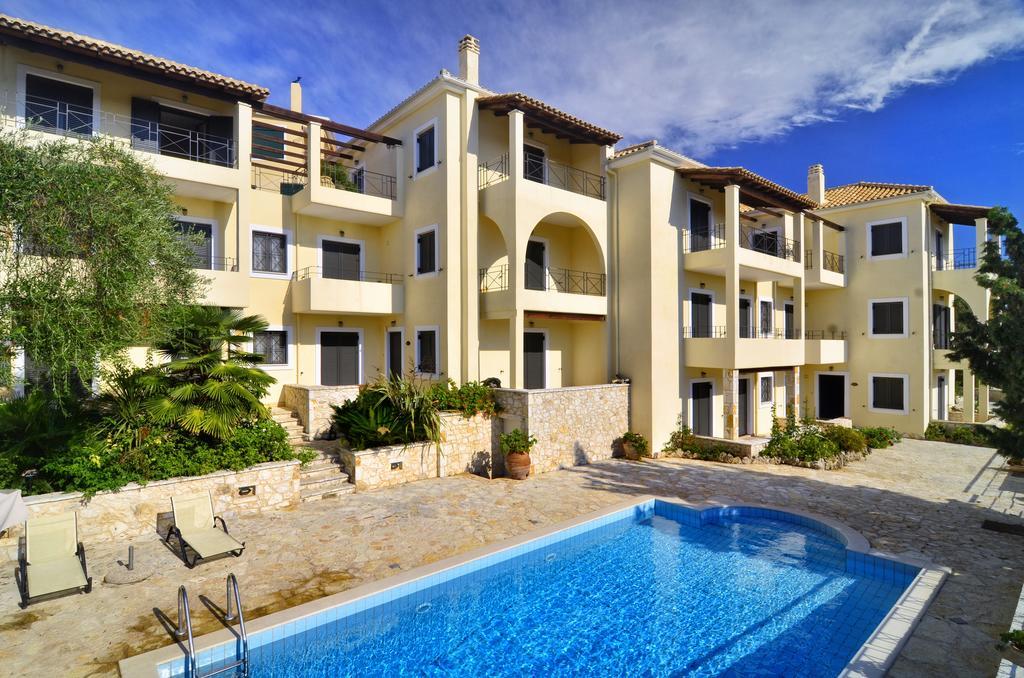 Niriides Luxury Apartments Сивота Экстерьер фото